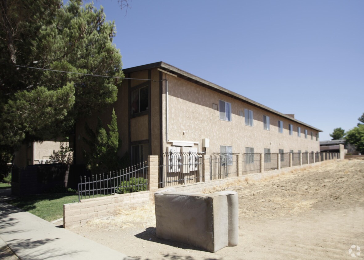 Edificio - 518-524 E Avenue Q-12