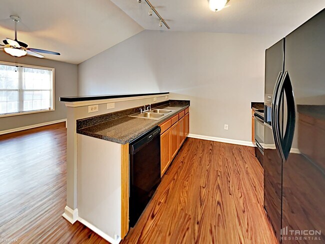 Building Photo - 54 Thorn Thicket Dr