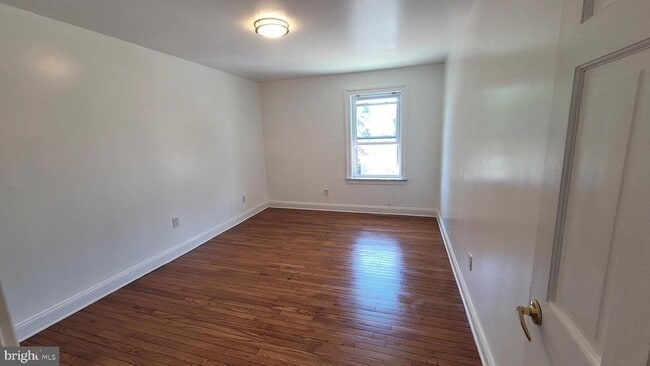 Building Photo - 3556 Woodhaven Rd