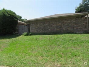 Building Photo - 9516 Summerhill Ln