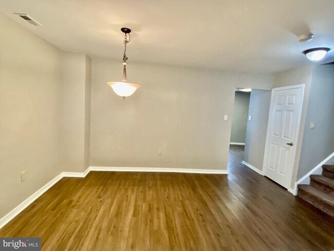 Foto del edificio - 25 Sequoia Dr