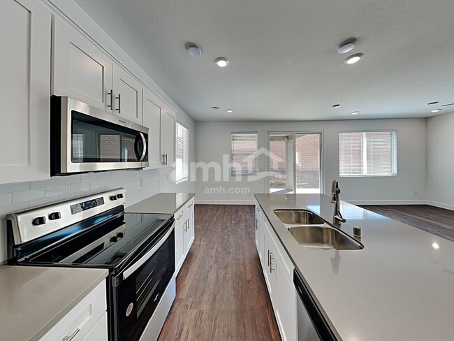 Building Photo - 8921 Tiger Tooth Ave