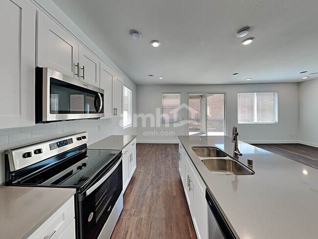 Foto del edificio - 8921 Tiger Tooth Ave