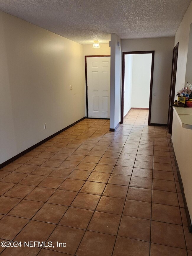 Foto del edificio - 4329 Melissa Ct W