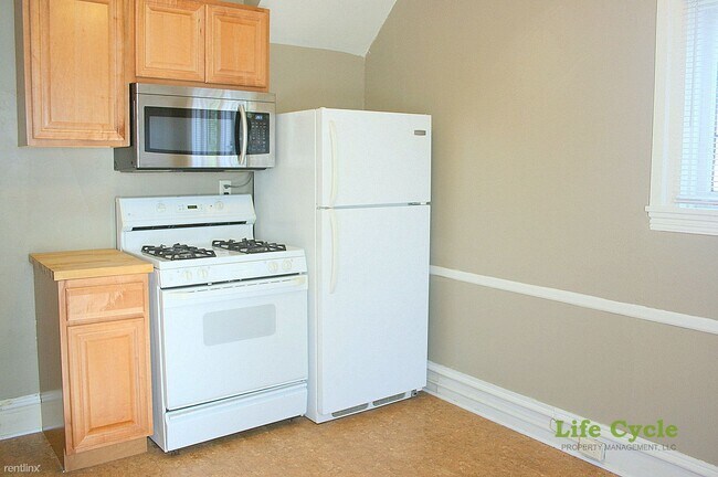 Foto del edificio - 1 br, 1 bath Triplex - 156 Lafayette Ave N...