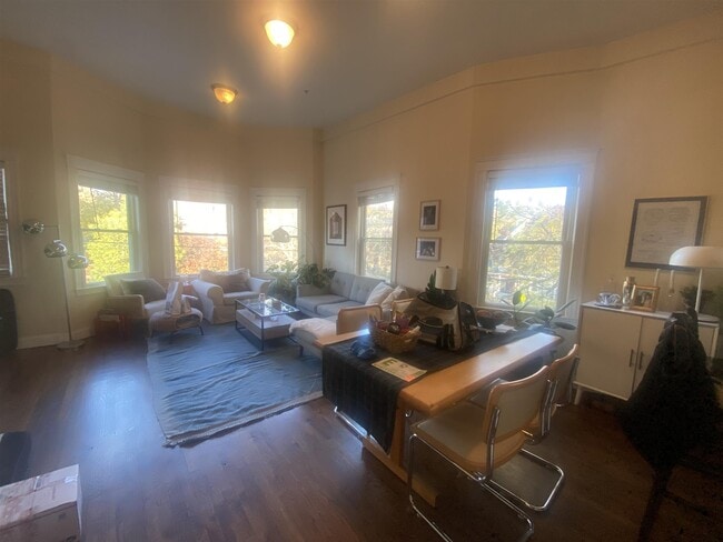 Building Photo - 6 Giles Park