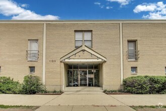 Building Photo - 1100 W Cornelia Ave