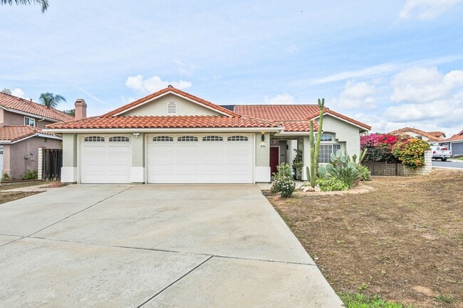 Building Photo - Spacious Corner Lot Home with Pool in Beautiful Felicita Crest