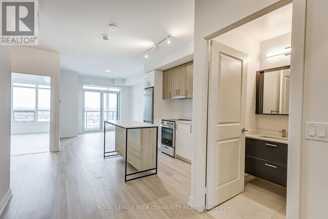 Building Photo - 30 Upper Mall Wy