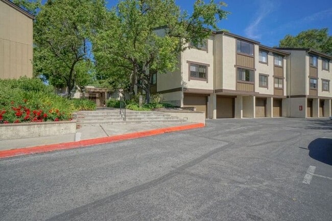 Building Photo - 765 San Antonio Rd