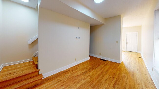 Building Photo - 1373 Indianola Ave