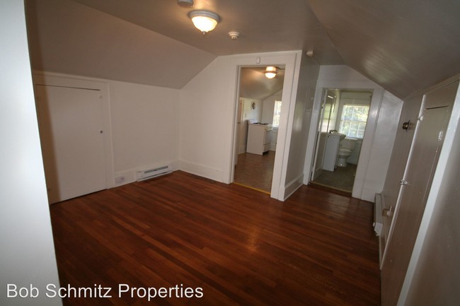 Building Photo - 1009 Golf St