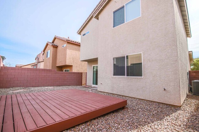 Building Photo - Spacious 2 story home at Mountains Edge