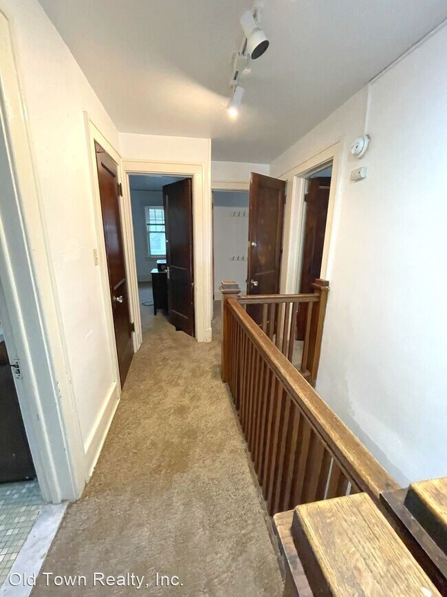 Building Photo - 4 br, 1 bath House - 845 E. University Ave