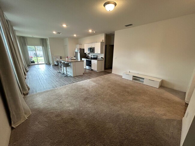 Foto del edificio - FIRST TIME RENTAL! 3 Bedroom / 2 Bath Home...