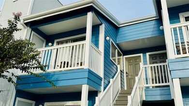 Building Photo - 3506 Cove View Blvd