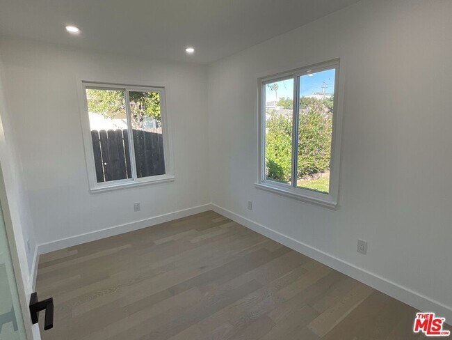 Foto del edificio - 2051 Colby Ave