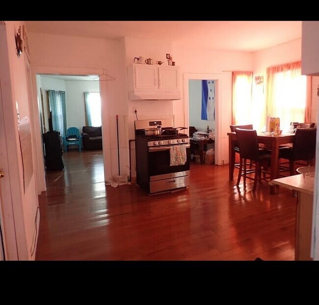 Kitchen area - 91 Penn Ave