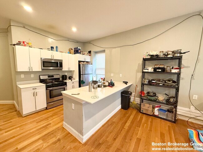 Foto del edificio - 301-305 Dudley St. Unit 3