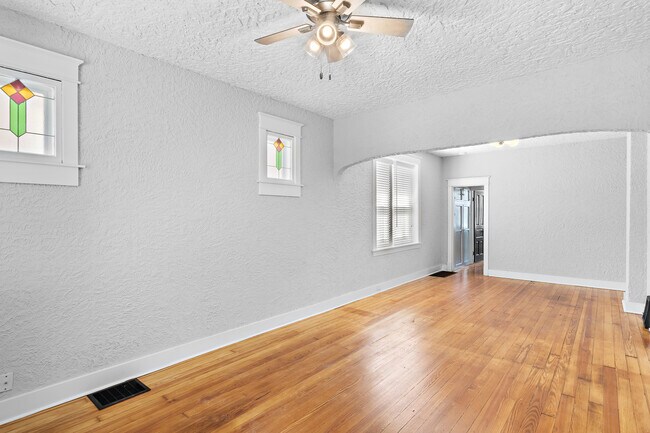 Building Photo - 4846 Allemania St