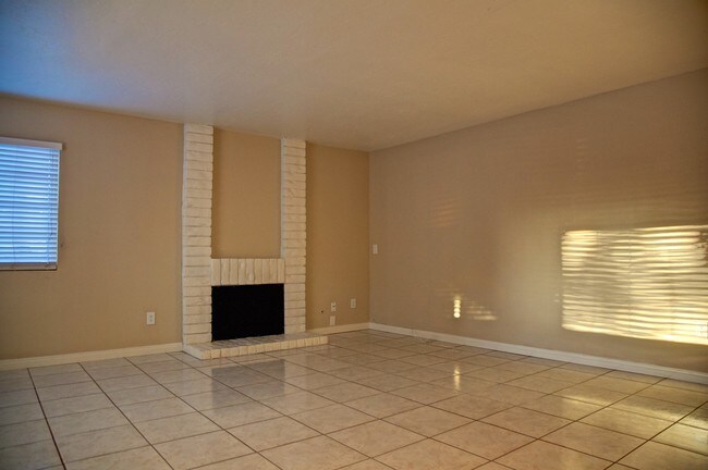 Building Photo - 1651 Point Loma Ct