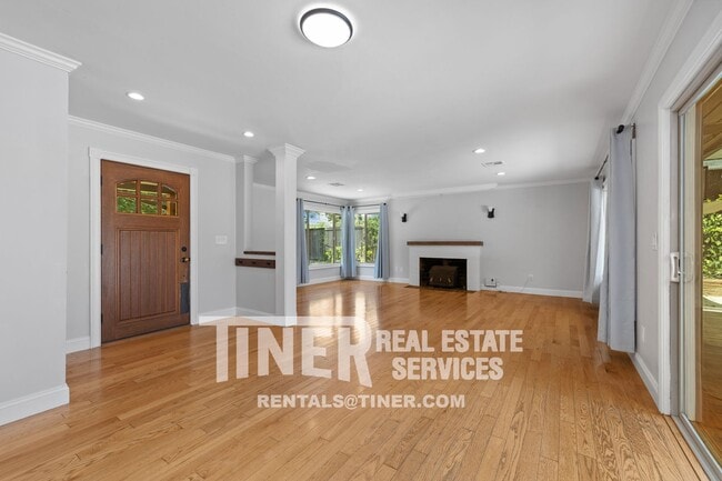 Building Photo - Great Three Bedroom Home in Carmichael