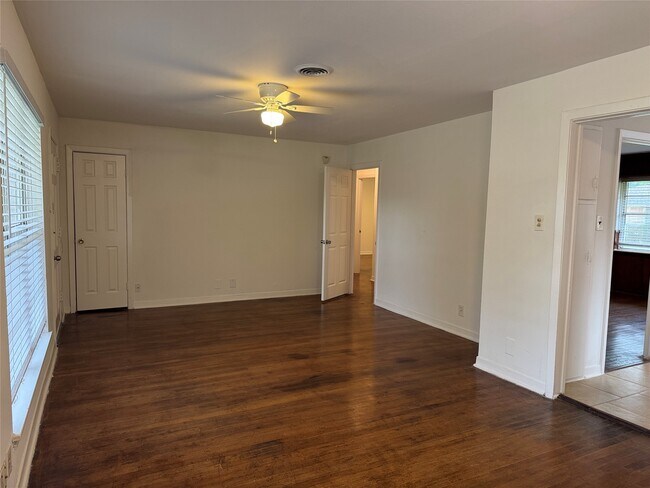Foto del edificio - 4013 Newshire Dr