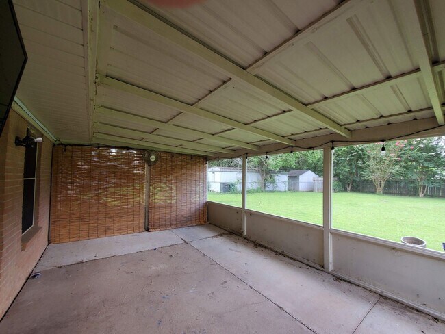 Foto del edificio - 3 br, 2 bath House - 627 Woodmere Dr