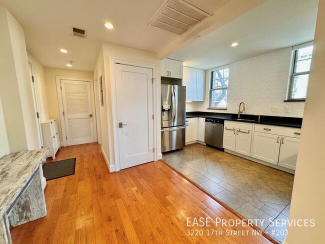 Building Photo - 3220 17th St NW