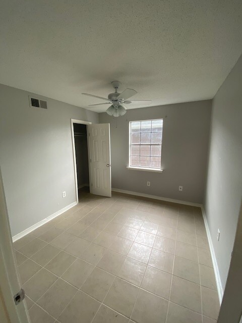 Building Photo - 2913 David Dr