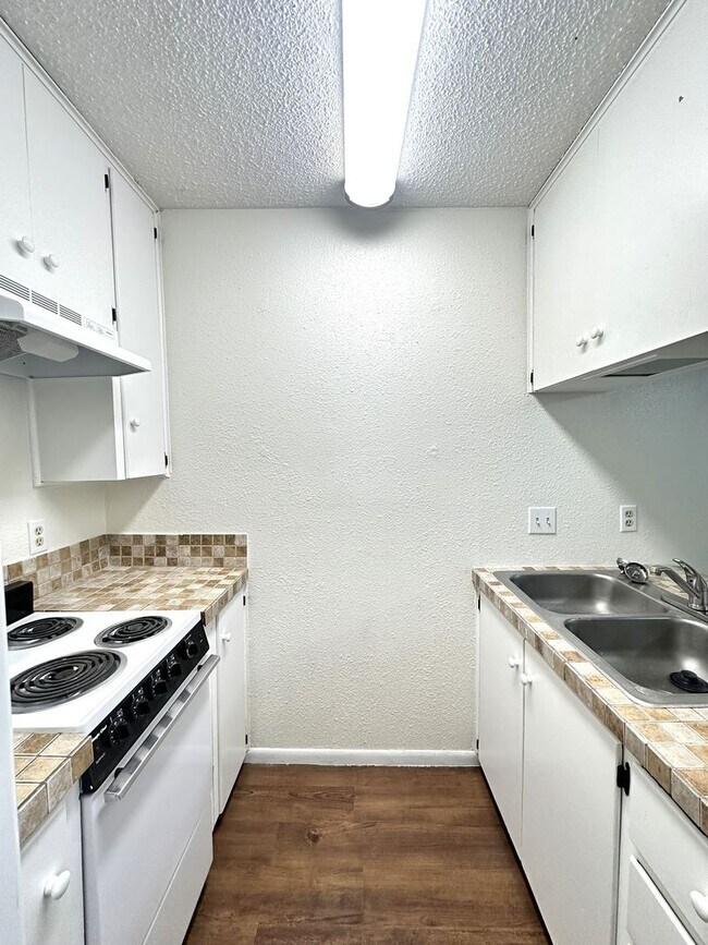Building Photo - Starwest Condos #104