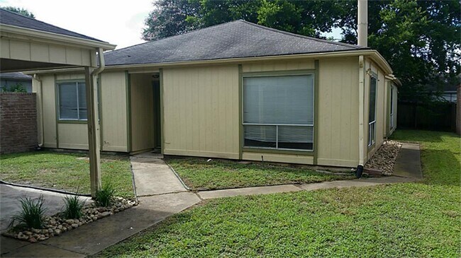 Foto del edificio - 16210 Olive Glen Dr