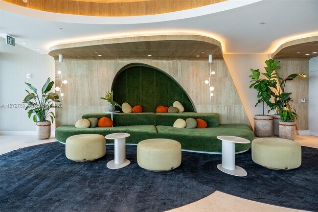 Foto del edificio - 700 NE 24th St