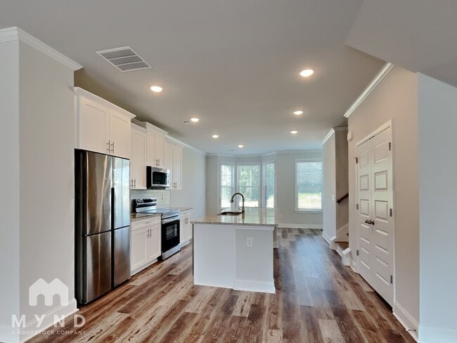 Building Photo - 597 Fundao Ln