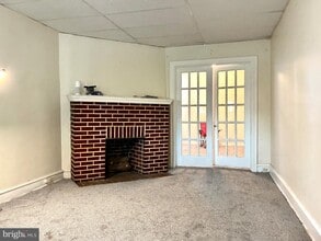 Building Photo - 1305 Dyre St