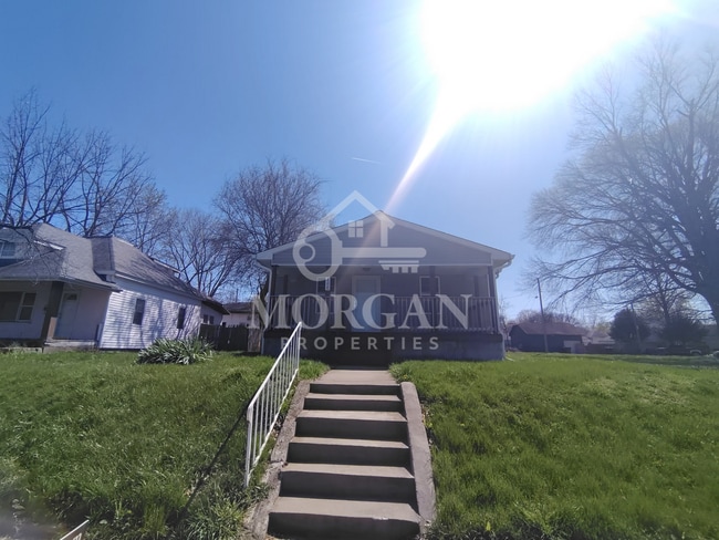 Building Photo - 1225 W 5th St