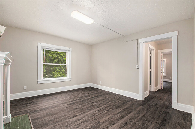 Building Photo - 219 S 38th Ave