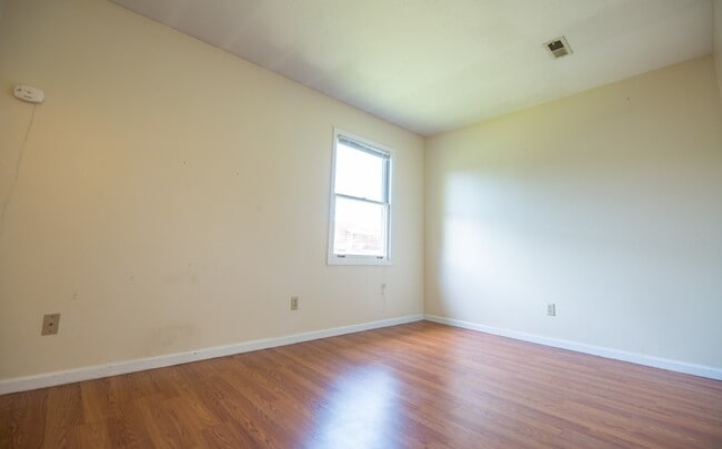 Building Photo - 2867 University Ave