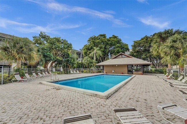 Foto del edificio - 9440 Poinciana Pl