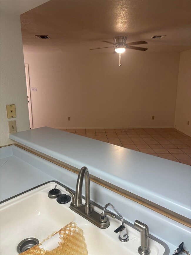 Foto del edificio - 2605 W 12th Pl