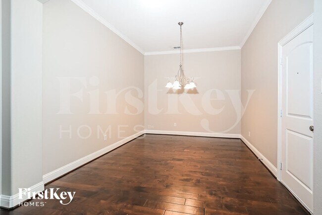Foto del edificio - 2921 Regents Park Ln