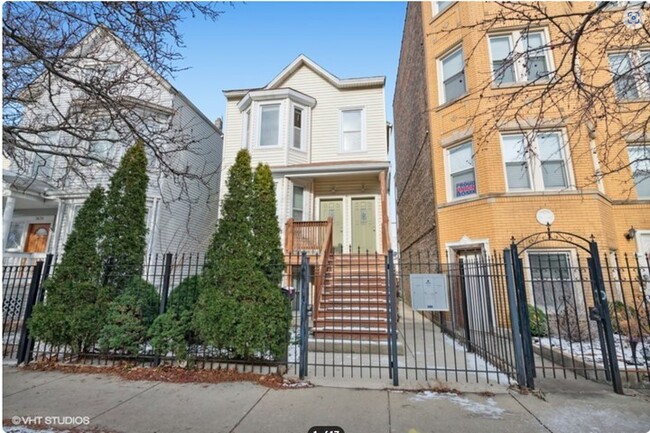 Building Photo - 3632 W Dickens Ave