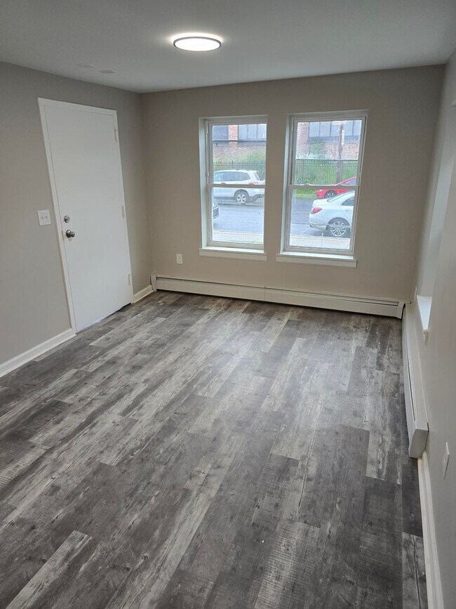 Building Photo - 3 Bedroom 1Bath Newly Renovated Apt- 228 M...