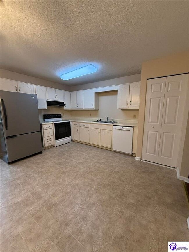 Building Photo - 114 Monroe St