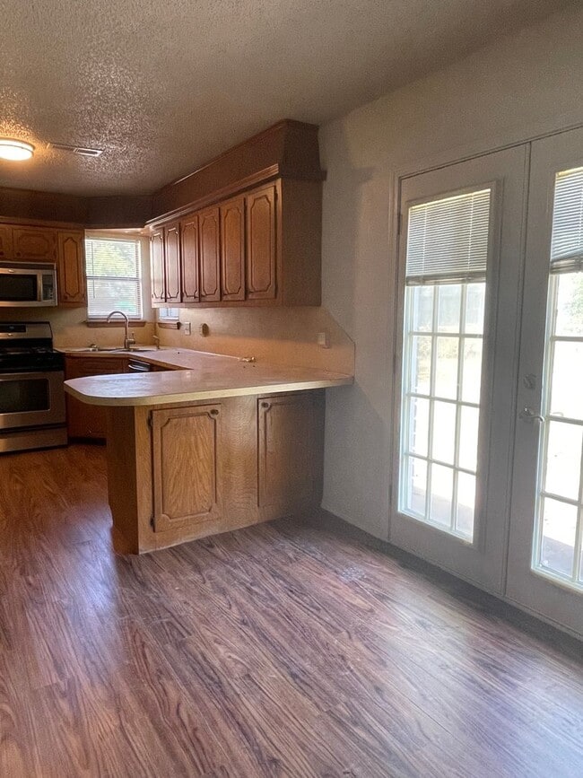 Building Photo - Cute remodeled 3Bd 1.5 bath