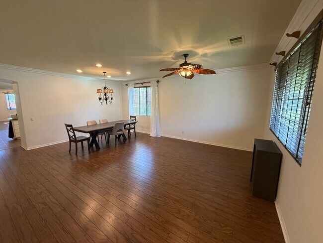 Foto del edificio - 3-Bedroom Single-Story Home with Smart Fea...