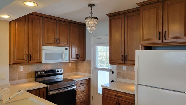 Foto del edificio - BACK ON THE MARKET-Annual UNfurnished top ...