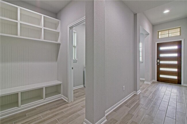 Foto del edificio - 481 Unforgiven Ln