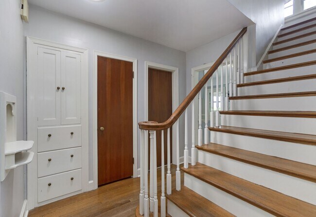 Building Photo - 915 Winston Pl
