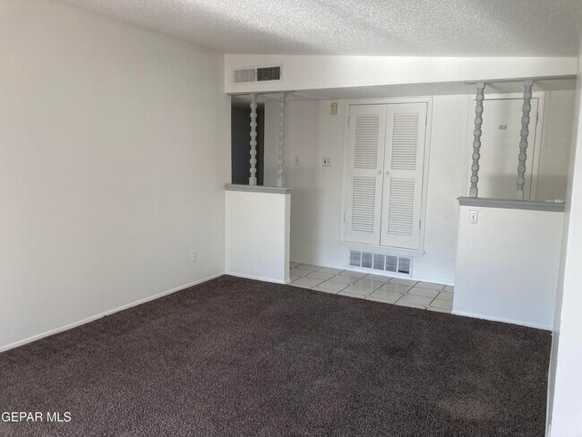 Building Photo - 2105 Villa Plata Dr